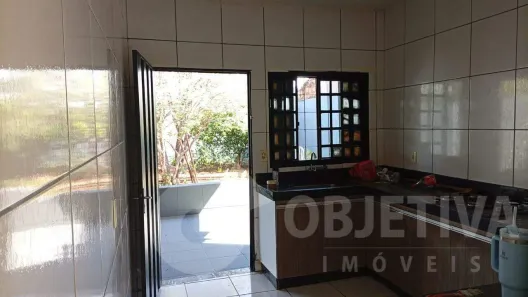 Casa com 2 Quartos para alugar, 50m² no Laranjeiras, Uberlândia