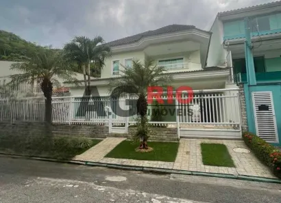 Casa de Condomínio com 3 Quartos à venda, 198m² no Vila Valqueire, Rio de Janeiro