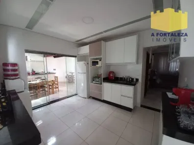 Casa com 3 Quartos à venda, 200m² no Campo Limpo, Americana