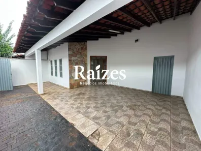 Casa com 4 Quartos para alugar, 200m² no Jardim Patrícia, Uberlândia