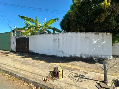 Casa com 3 Quartos para alugar, 250m² no Village Santa Rita, Goiânia