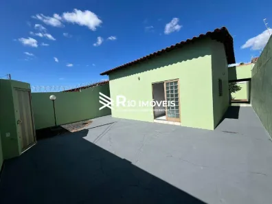 Casa com 3 Quartos para alugar, 80m² no Santa Rosa, Uberlândia