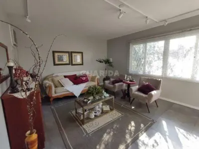 Casa com 3 Quartos para alugar, 227m² no Três Figueiras, Porto Alegre