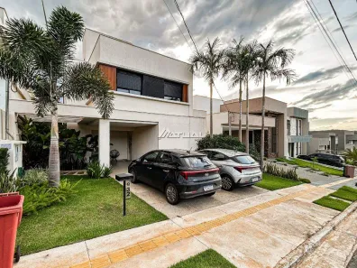 Casa de Condomínio com 3 Quartos à venda, 248m² no Jardins Barcelona, Senador Canedo