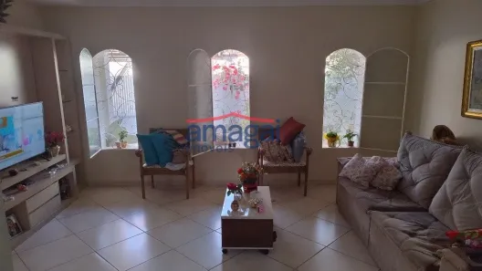 Casa com 3 Quartos à venda, 160m² no Jardim Emília, Jacareí