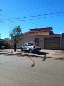 Casa com 3 Quartos à venda, 188m² no Setor Garavelo, Goiânia