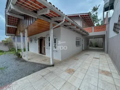 Casa com 3 Quartos para alugar, 230m² no Itoupava Seca, Blumenau