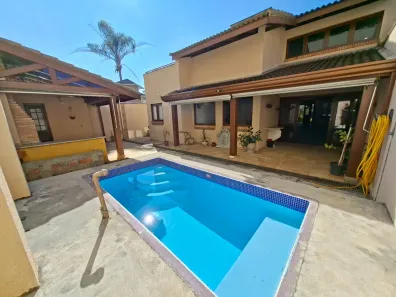 Casa de Condomínio com 3 Quartos para alugar, 284m² no São Paulo II, Cotia