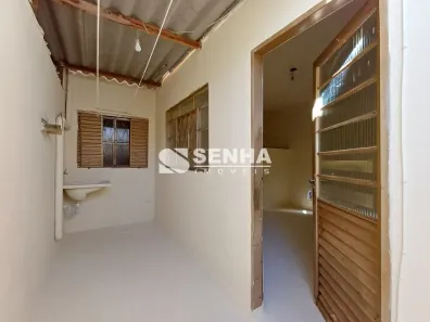 Casa com 2 Quartos para alugar, 39m² no Lagoinha, Uberlândia