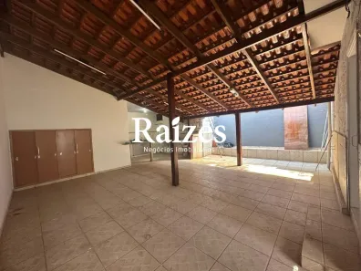 Casa com 4 Quartos à venda, 180m² no Nossa Senhora Aparecida, Uberlândia