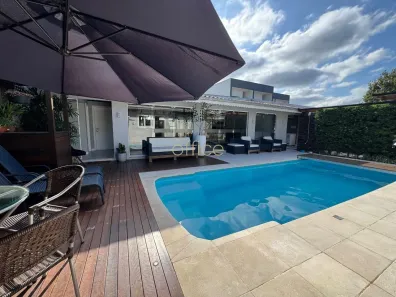 Casa com 3 Quartos à venda, 212m² no Costa e Silva, Joinville
