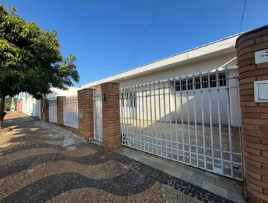 Casa com 2 Quartos para alugar, 130m² no Jardim Chapadão, Campinas