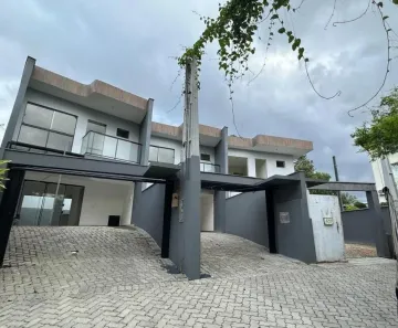 Sobrado com 3 Quartos à venda, 135m² no Costa e Silva, Joinville