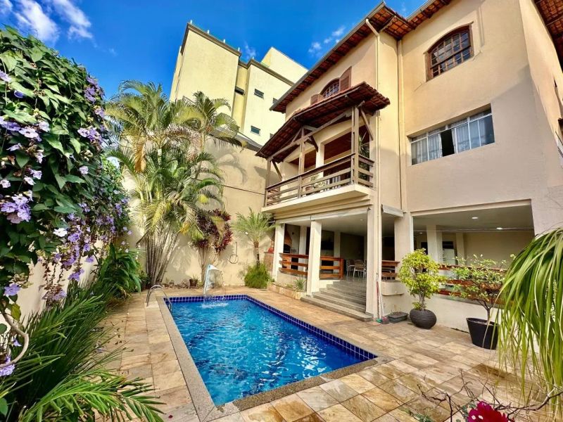 Casa com 4 quartos — Ouro Preto, Belo Horizonte