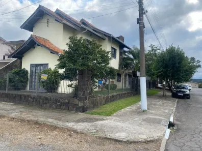 Sobrado com 3 Quartos à venda, 170m² no Centro, Lages