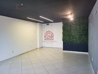 Sala Comercial para alugar, 28m² no Imbetiba, Macaé