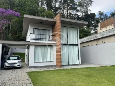Casa com 3 Quartos à venda, 150m² no Várzea, Teresópolis