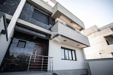 Casa com 3 Quartos para alugar, 230m² no São Braz, Curitiba