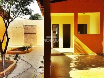 Casa com 3 Quartos para alugar, 150m² no Santa Mônica, Uberlândia