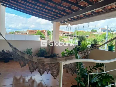 Casa com 5 Quartos à venda, 218m² no São Judas Tadeu, Montes Claros