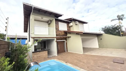 Casa com 4 Quartos para venda ou aluguel, 250m² no Guanabara, Joinville