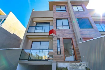 Sobrado com 3 Quartos à venda, 225m² no Tingui, Curitiba