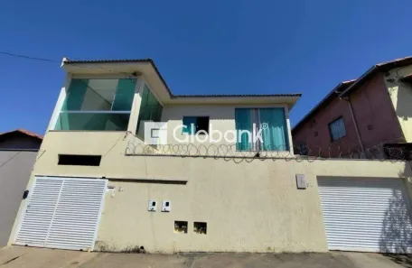 Casa com 2 Quartos para alugar, 130m² no Edgar Pereira, Montes Claros