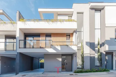 Sobrado com 3 Quartos à venda, 176m² no Campo Comprido, Curitiba