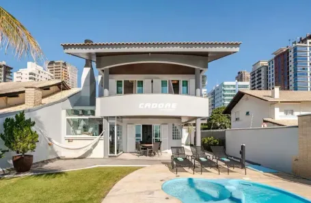 Casa com 3 Quartos para alugar, 450m² no Balneário Perequê, Porto Belo