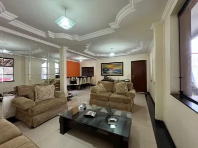 Sobrado com 4 Quartos à venda, 350m² no Taguatinga Sul, Brasília