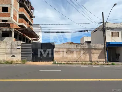 Lote/Terreno com 1 Quarto à venda, 360m² no Segismundo Pereira, Uberlândia