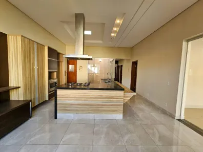 Casa com 3 Quartos para alugar, 240m² no Jardim Inconfidência, Uberlândia