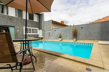 Sobrado com 3 Quartos à venda, 250m² no Tarumã, Curitiba