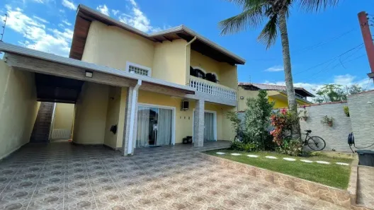 Sobrado com 4 Quartos à venda, 274m² no Belmira Novaes, Peruíbe