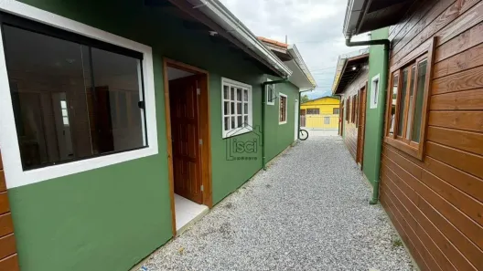 Casa com 2 Quartos para alugar, 47m² no Barra do Aririú, Palhoça