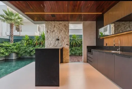 Casa de Condomínio com 5 Quartos à venda, 367m² no Cidade Alpha, Eusébio