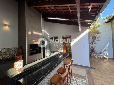 Casa com 3 Quartos à venda, 200m² no Alto Umuarama, Uberlândia