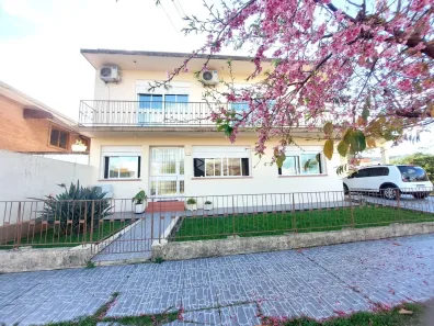 Casa com 3 Quartos à venda, 221m² no Tomazetti, Santa Maria