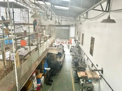 Galpão/Depósito/Armazém à venda, 370m² no Vila Anastácio, São Paulo