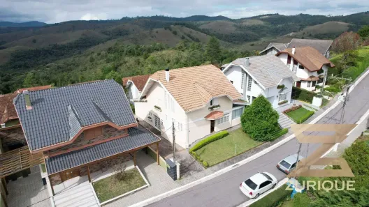 Casa de Condomínio com 3 Quartos à venda, 200m² no Vila Porã, Campos do Jordão