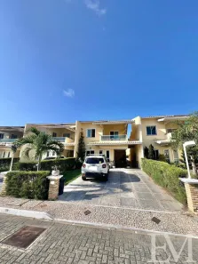 Casa de Condomínio com 4 Quartos à venda, 155m² no Sapiranga-Coité, Fortaleza