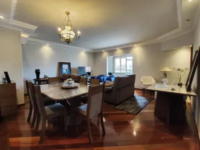 Casa com 3 Quartos à venda, 223m² no Universitário, Londrina