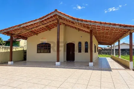 Casa com 2 Quartos à venda, 124m² no Jardim Britânia, Caraguatatuba