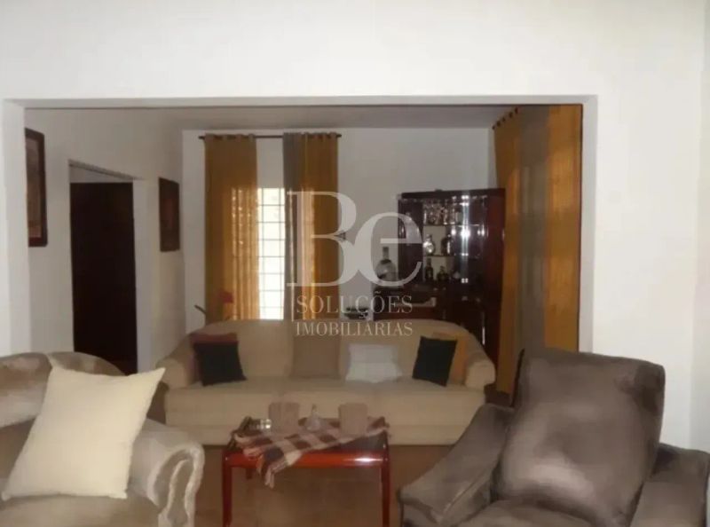 Casa com 4 quartos — Planalto, Belo Horizonte