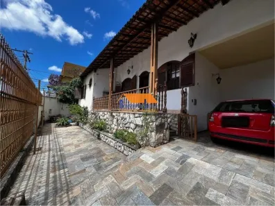Casa com 5 Quartos à venda, 262m² no Jardim América, Belo Horizonte
