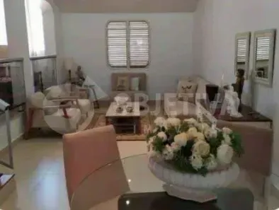 Casa com 4 Quartos à venda, 340m² no Osvaldo Rezende, Uberlândia