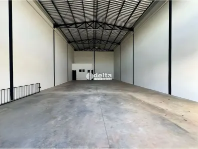 Ponto Comercial para alugar, 200m² no Laranjeiras, Uberlândia