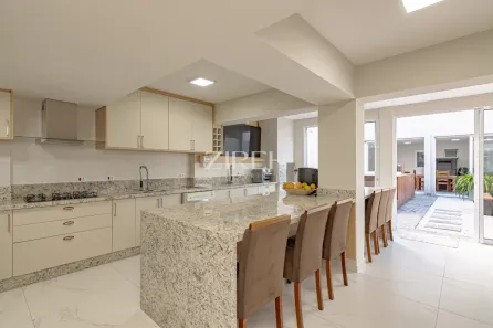 Casa com 4 Quartos à venda, 491m² no Santo Inácio, Curitiba