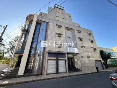 Sala Comercial para alugar, 123m² no Centro, Montes Claros