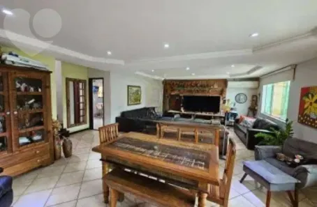 Casa com 5 Quartos à venda, 360m² no Maravista, Niterói